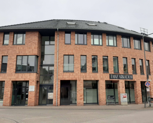 Tiefgaragenstellplatz im Zentrum von Rondorf zu vermieten