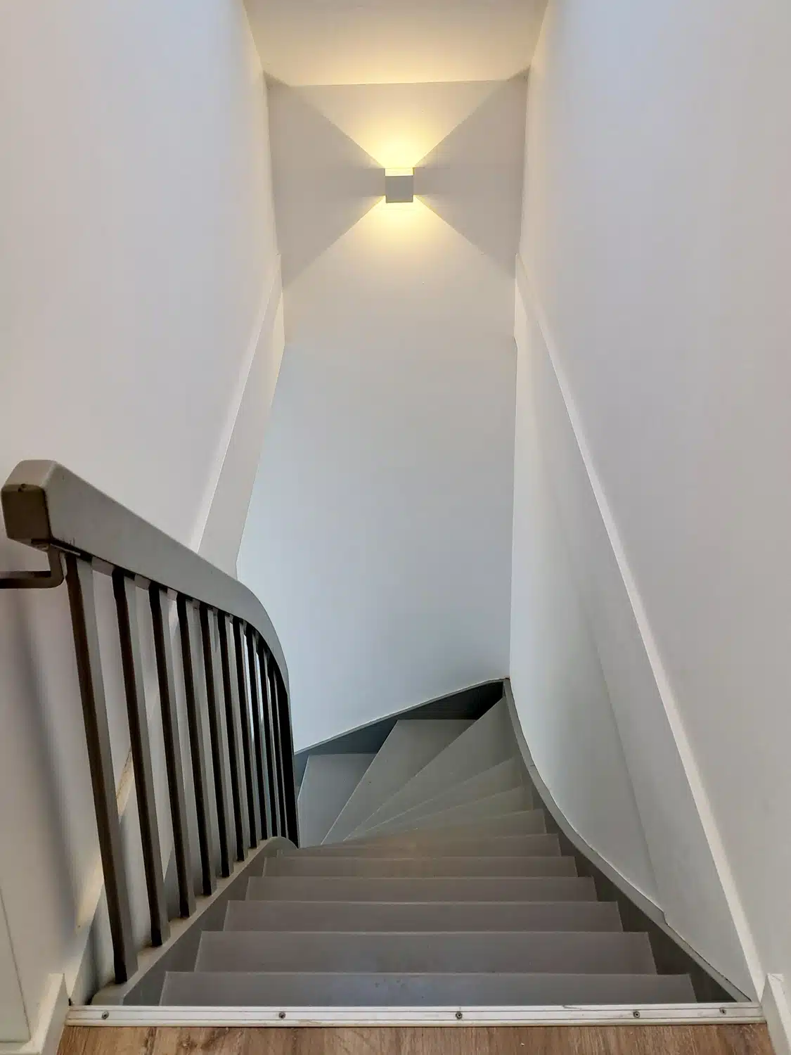 Der neue Treppenaufgang nach der Renovierung - Nachherbild